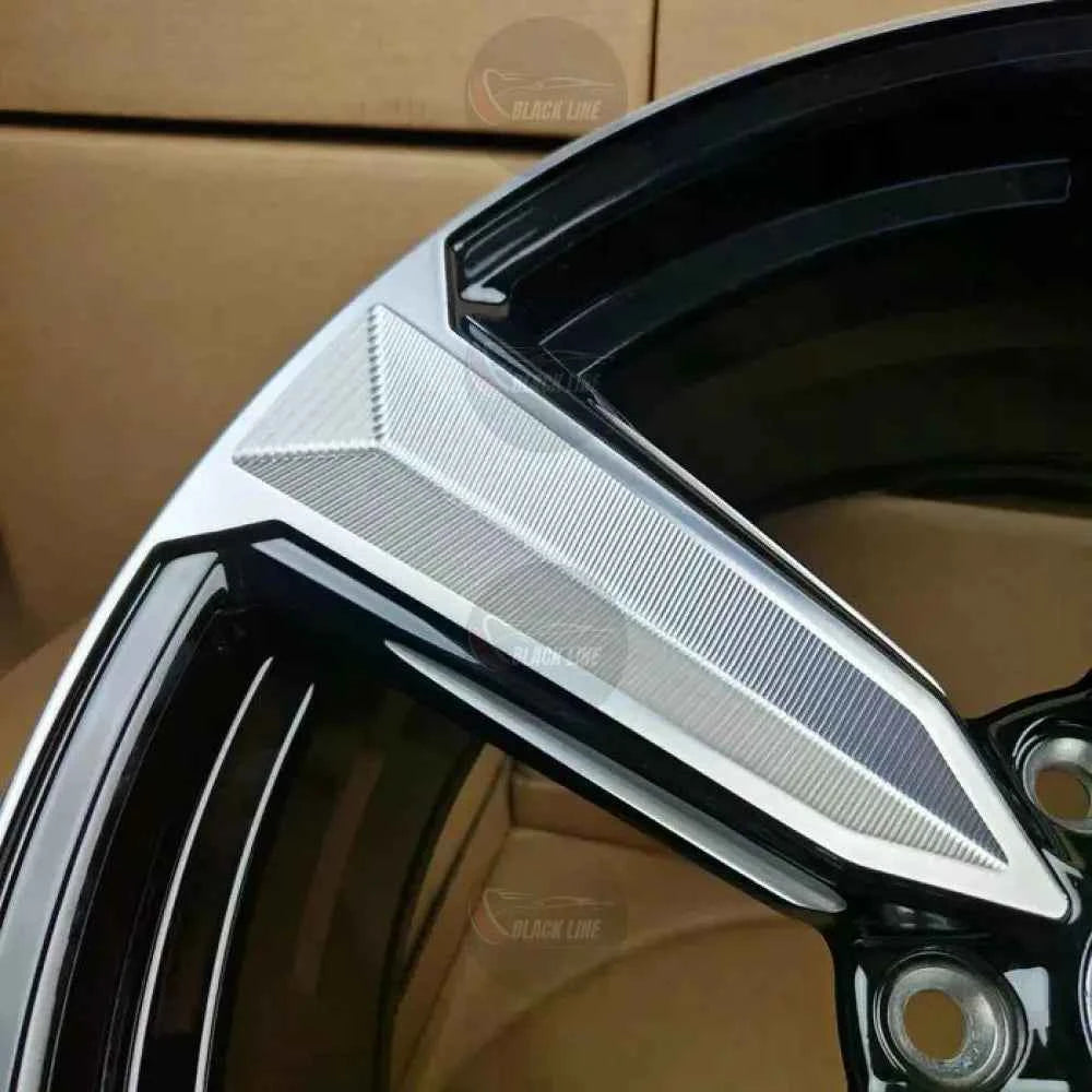 Llantas Deportivas Estilo Volkswagen de Cinco Radios – Negro y Plata