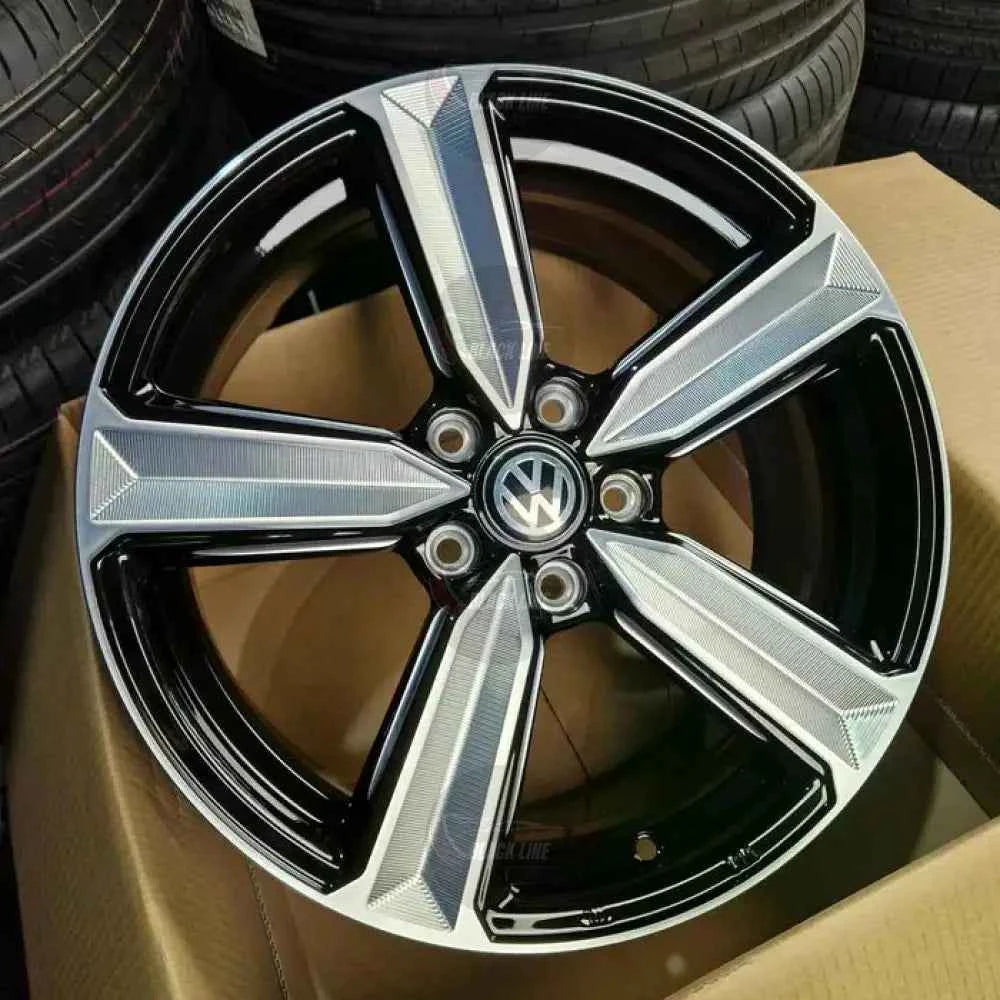 Llantas Deportivas Estilo Volkswagen de Cinco Radios – Negro y Plata