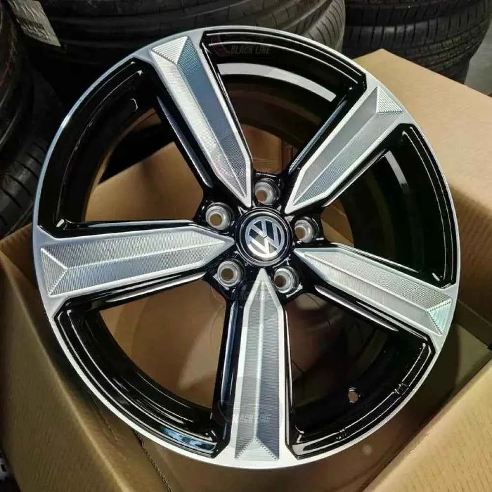 Llantas Deportivas Estilo Volkswagen de Cinco Radios – Negro y Plata