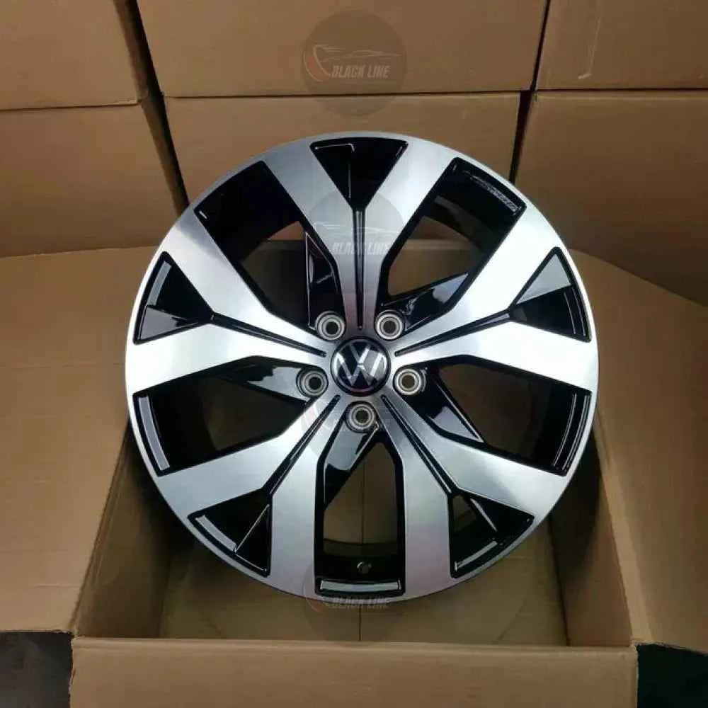 Llantas Deportivas Estilo Volkswagen de Cinco Radios Turbina – Negro y Plata