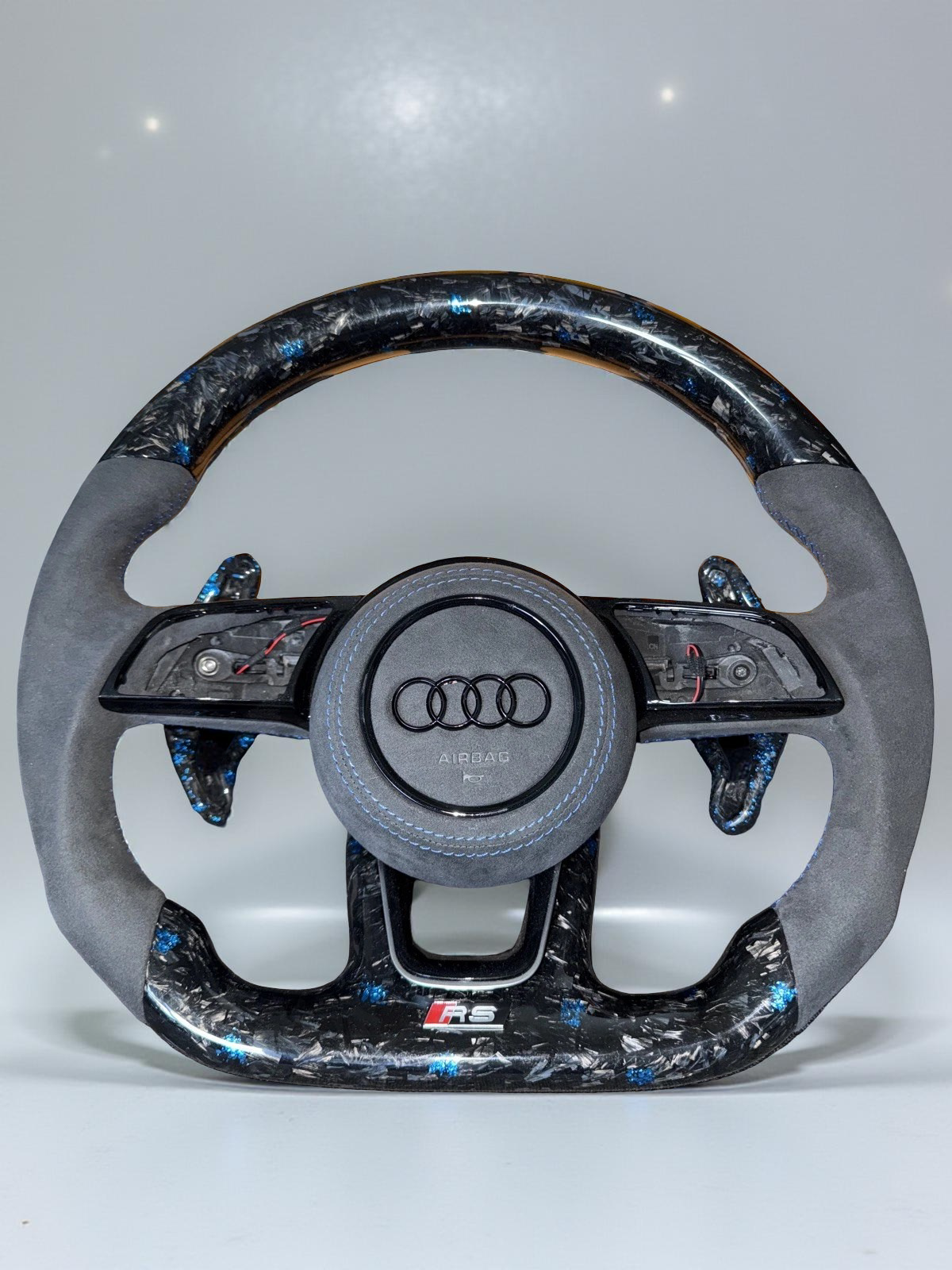 Volante Audi RS – Carbono Forjado Azul Alcántara Gris Costuras Azules