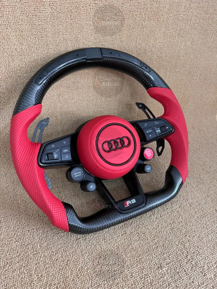 Volante Audi RS Deportivo en Carbono y Piel Roja | Pantalla LED Levas de Carbono Drive Select Botón Start Fondo Plano y