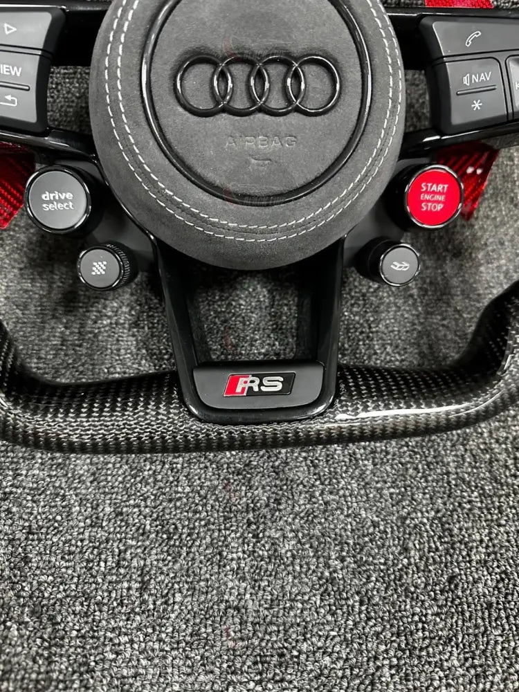 Volante Audi RS Performance en Fibra de Carbono y Alcantara con Levas Rojas Pantalla LED Multifunción y Drive Select