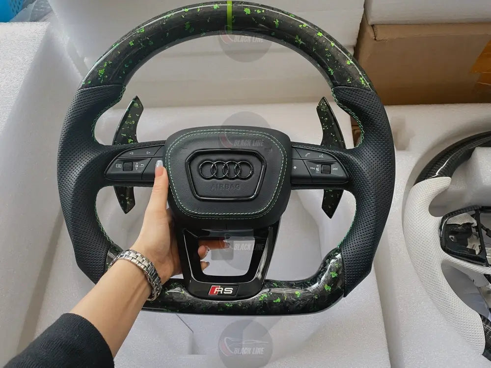 Volante Audi RS Performance en Fibra de Carbono Cuero Perforado y Costuras Verdes con Levas y Multifunción