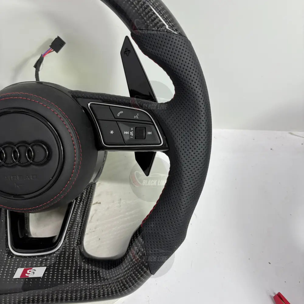Volante Audi S Personalizado en Fibra de Carbono y Cuero Perforado con Airbag Incluido
