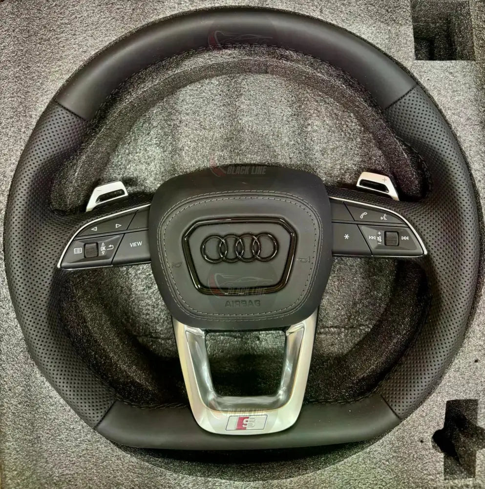 Volante Audi S Line en Cuero Negro Perforado con Levas Multifunción y Acabado Plateado