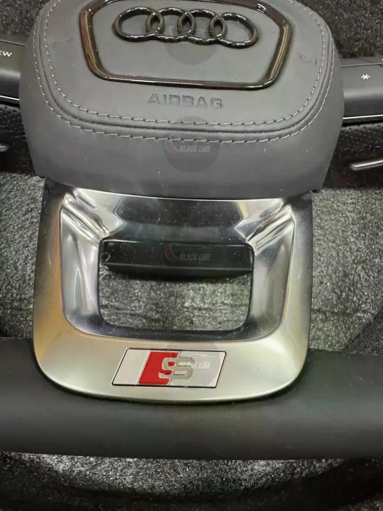 Volante Audi S Line en Cuero Negro Perforado con Levas Multifunción y Acabado Plateado