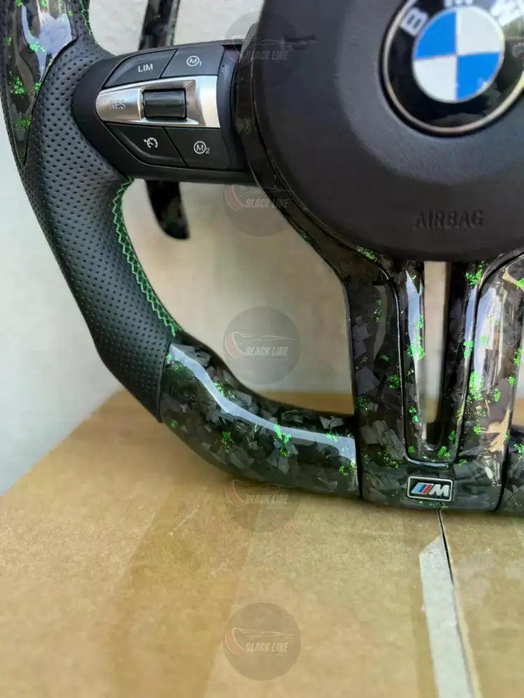 Volante BMW M Personalizado en Carbono Negro con Detalles Verdes Levas M1/M2 y Multifunción
