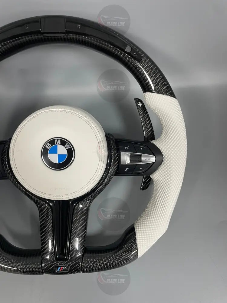 Volante BMW M Deportivo en Fibra de Carbono y Cuero Blanco Perforado | Display LED Levas de Carbono Botones M1/M2