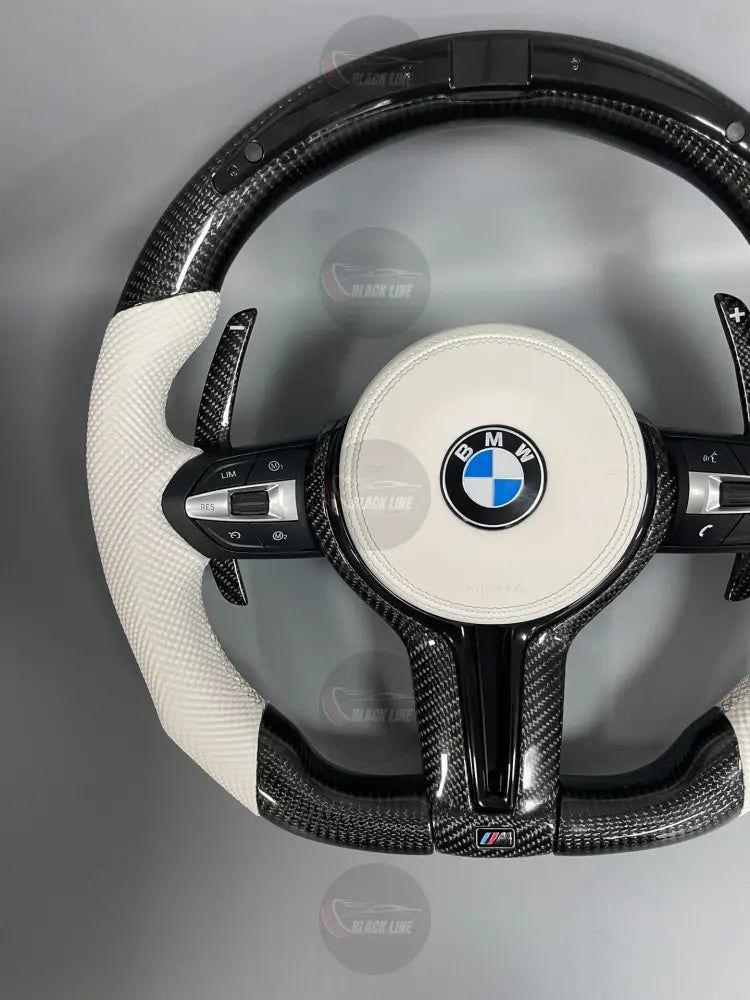 Volante BMW M Deportivo en Fibra de Carbono y Cuero Blanco Perforado | Display LED Levas de Carbono Botones M1/M2