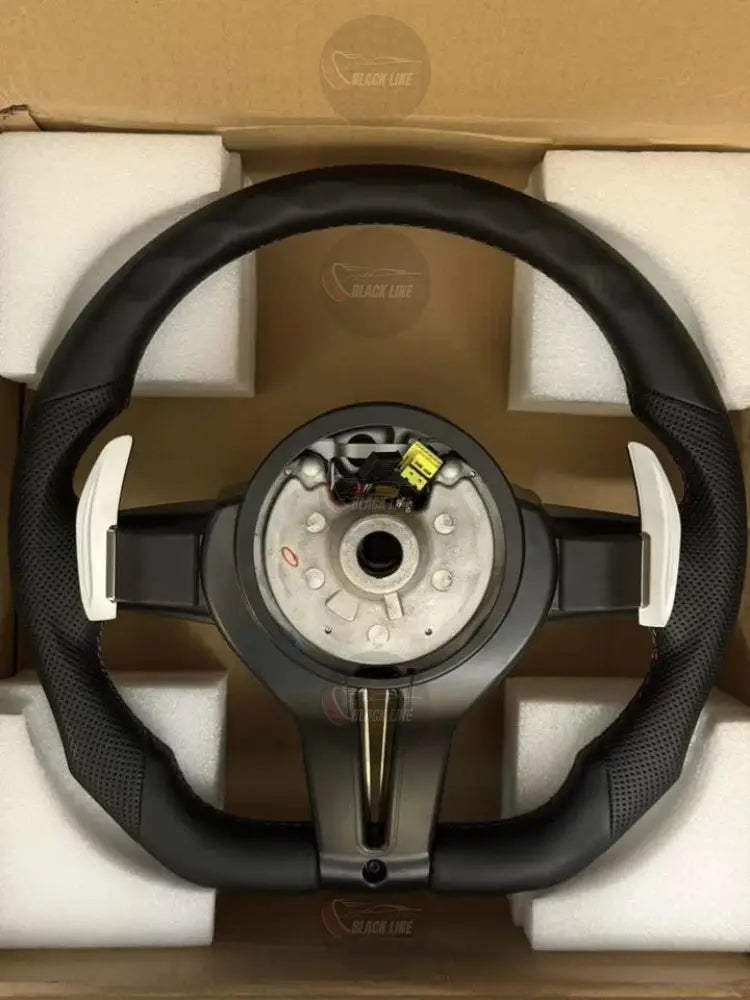Volante BMW M Sport en Cuero Perforado con Levas Multifunción y Costuras M