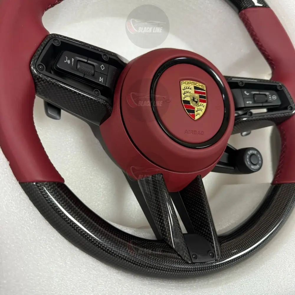 Volante Deportivo Porsche en Fibra de Carbono y Piel Roja con Levas y Controles Multifunción
