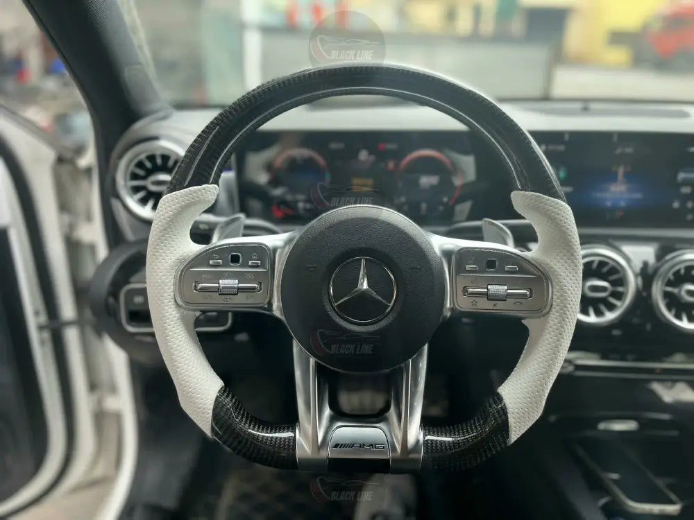Volante Mercedes-AMG de Carbono y Cuero Blanco Perforado | Base Plana Levas de Cambio Mandos Multifunción y Airbag
