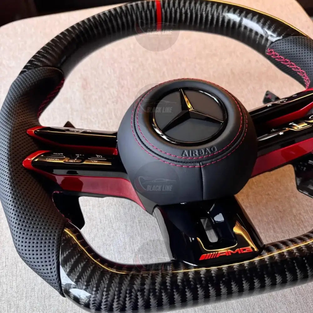 Volante Mercedes-AMG Carbono | Cuero Perforado Costuras Rojas y Levas de Carbono