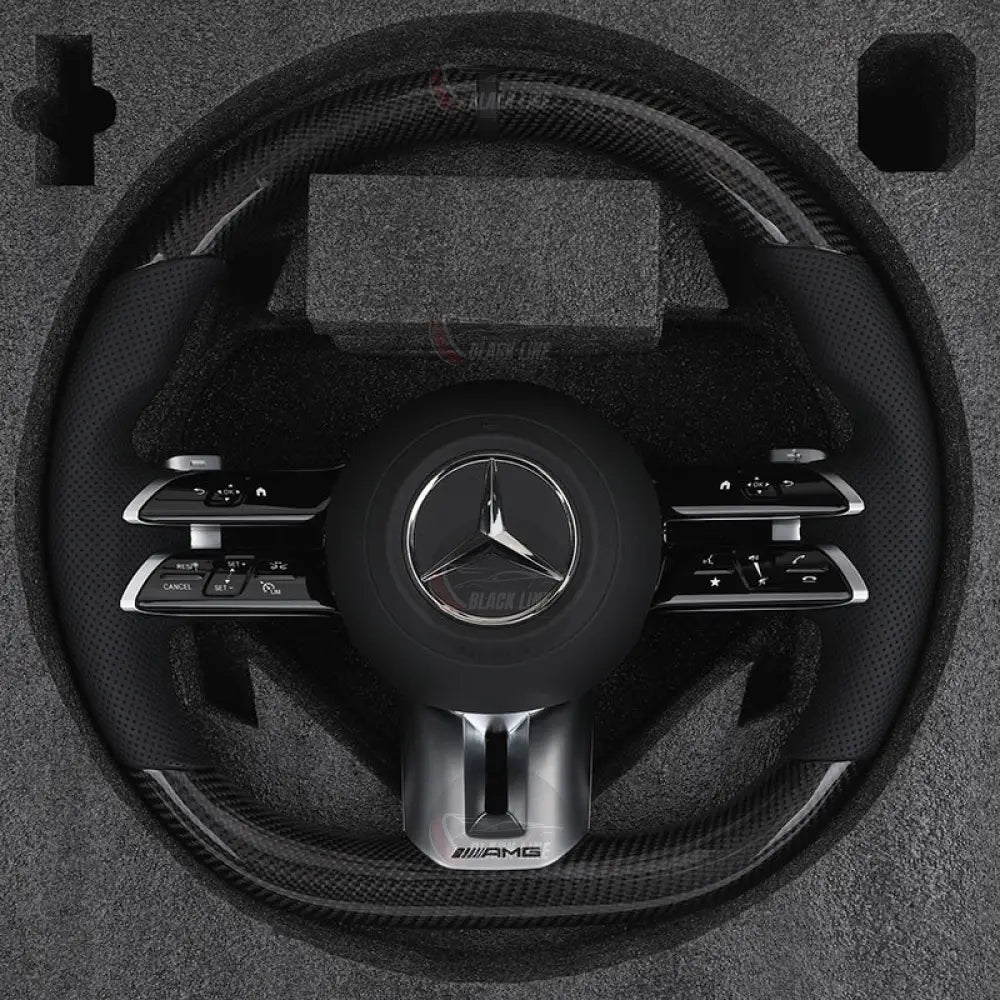 Volante Mercedes-AMG de Fibra de Carbono y Cuero Perforado con Airbag Incluido