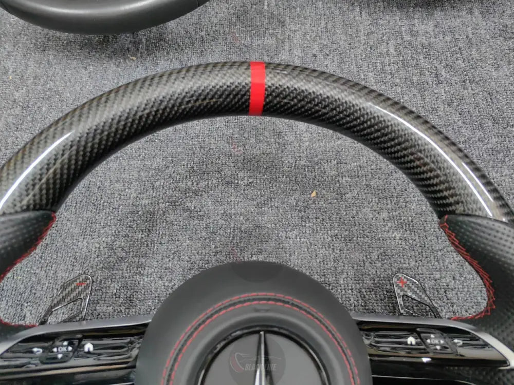 Volante Mercedes-AMG Deportivo en Carbono y Cuero Perforado | Fondo Plano Mandos Giratorios Levas y Airbag