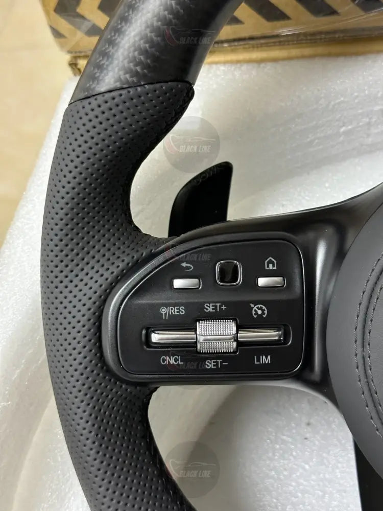 Volante Mercedes-AMG Deportivo en Fibra de Carbono y Cuero Perforado | Levas Mandos Multifunción Airbag y Diseño AMG