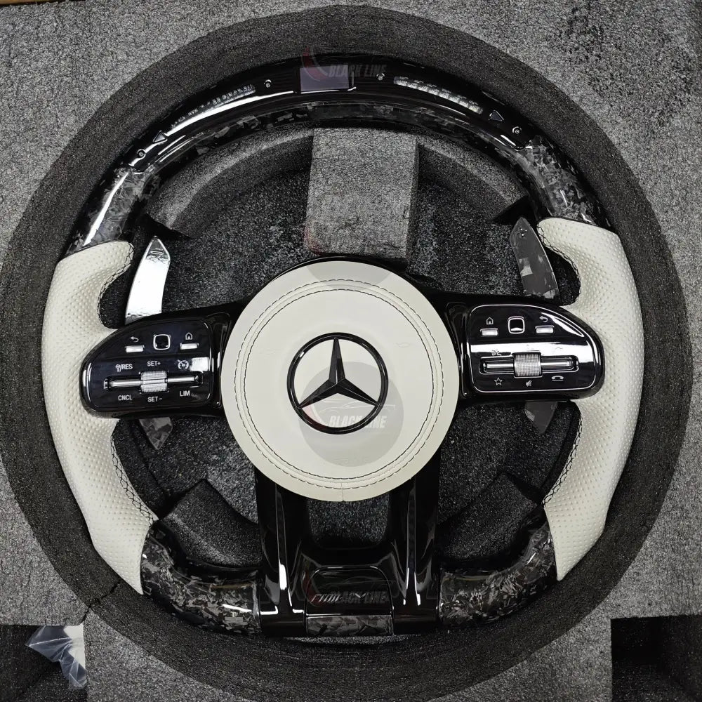 Volante Mercedes-AMG Performance Blanco | Cuero Perforado Carbono y Display LED