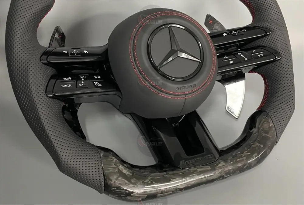 Volante Mercedes-AMG Performance en Carbono Forjado y Cuero Perforado | Cuatro Levas Multifunción Airbag y Costuras