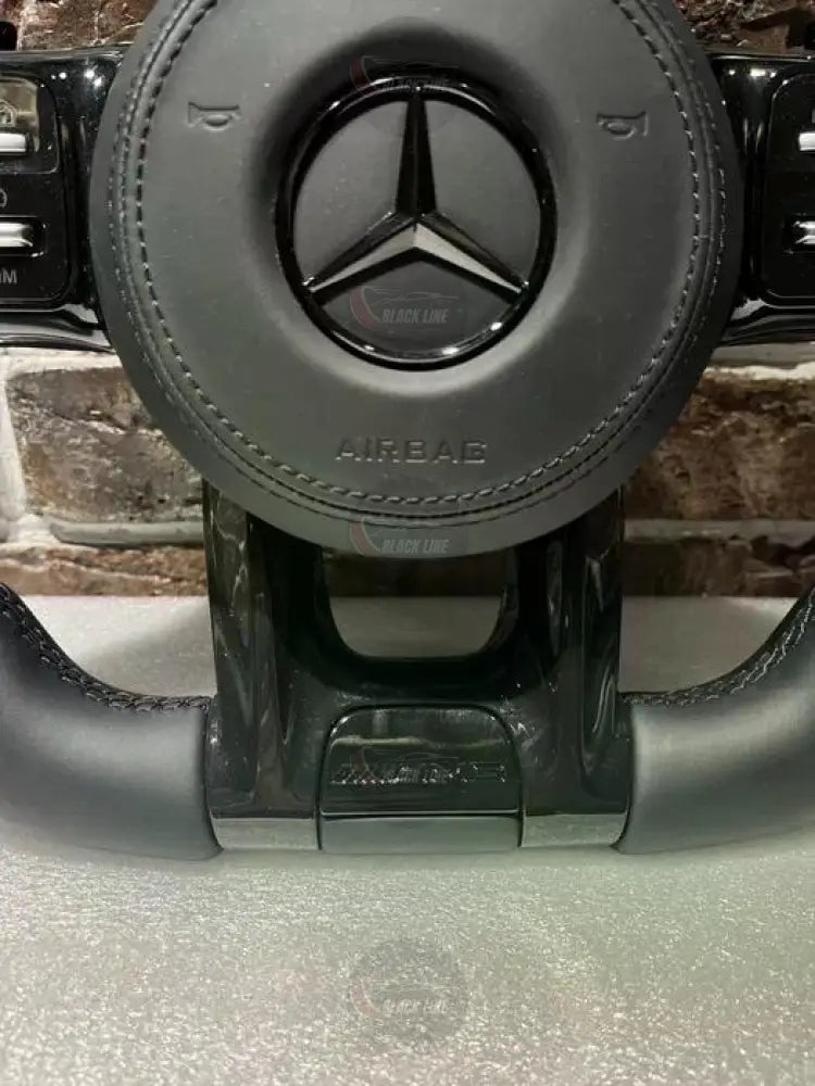 Volante Mercedes-AMG Performance en Cuero Negro Perforado con Levas Multifunción y Detalles AMG