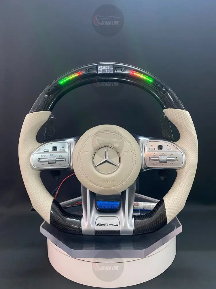 Volante Mercedes-AMG Performance en Fibra de Carbono Cuero Beige Perforado Pantalla y LED con Levas y Multifunción