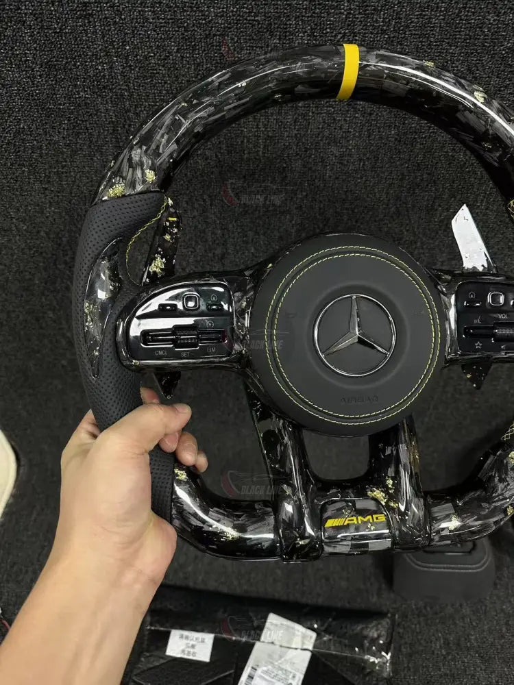 Volante Mercedes-AMG Performance en Fibra de Carbono Microfibra Perforada