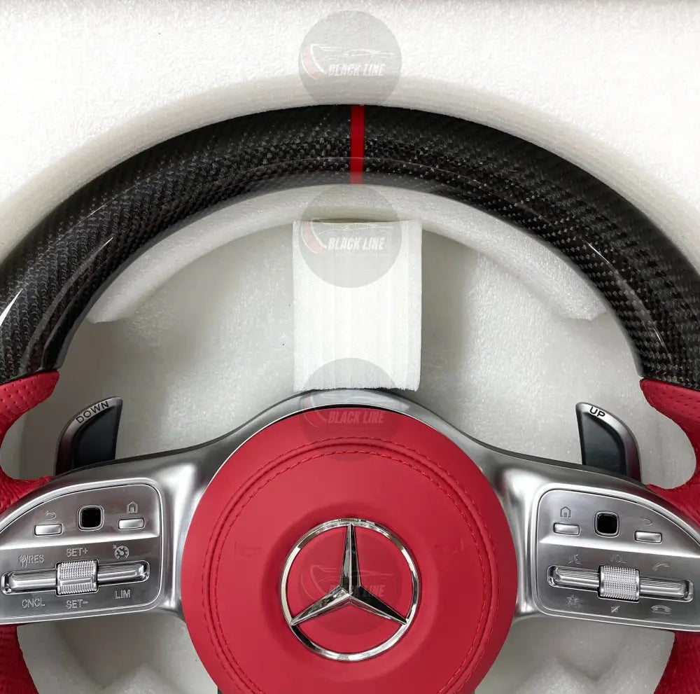Volante Mercedes-AMG Performance en Fibra de Carbono y Cuero Rojo Perforado | Levas Multifunción Airbag Rojo y Marcador