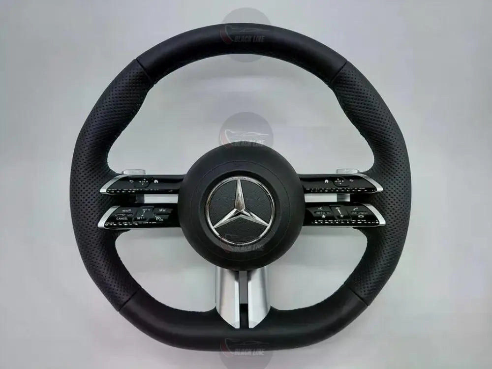 Volante Mercedes-Benz Deportivo en Cuero Negro Perforado con Multifunción Acabado Negro Brillante y Detalles Plateados