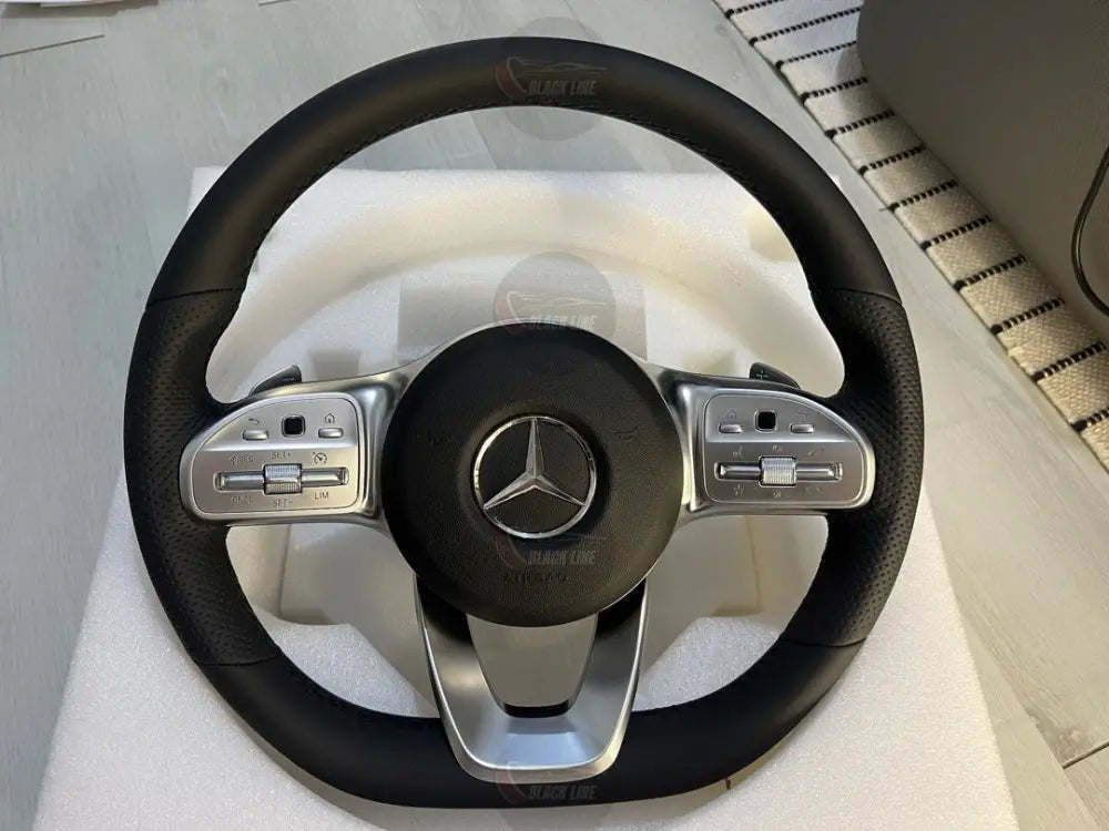 Volante Mercedes-Benz Multifunción en Cuero Perforado con Levas y Controles Touch