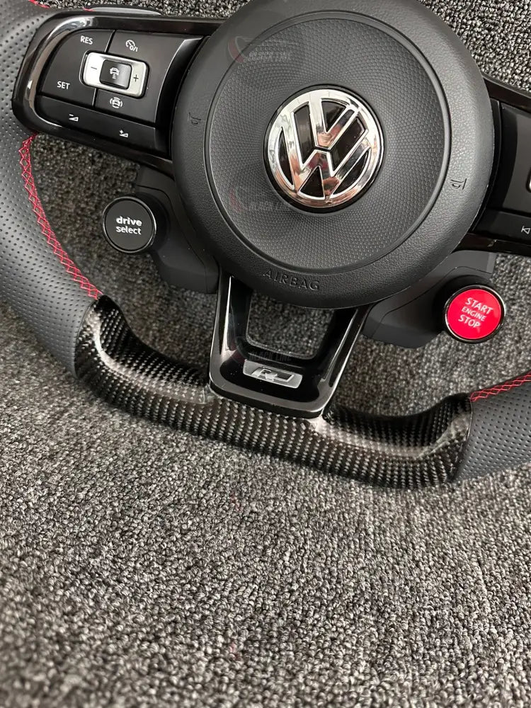 Volante Volkswagen R Deportivo en Carbono y Cuero Perforado | Costuras Rojas Levas Drive Select Start/Stop Fondo Plano