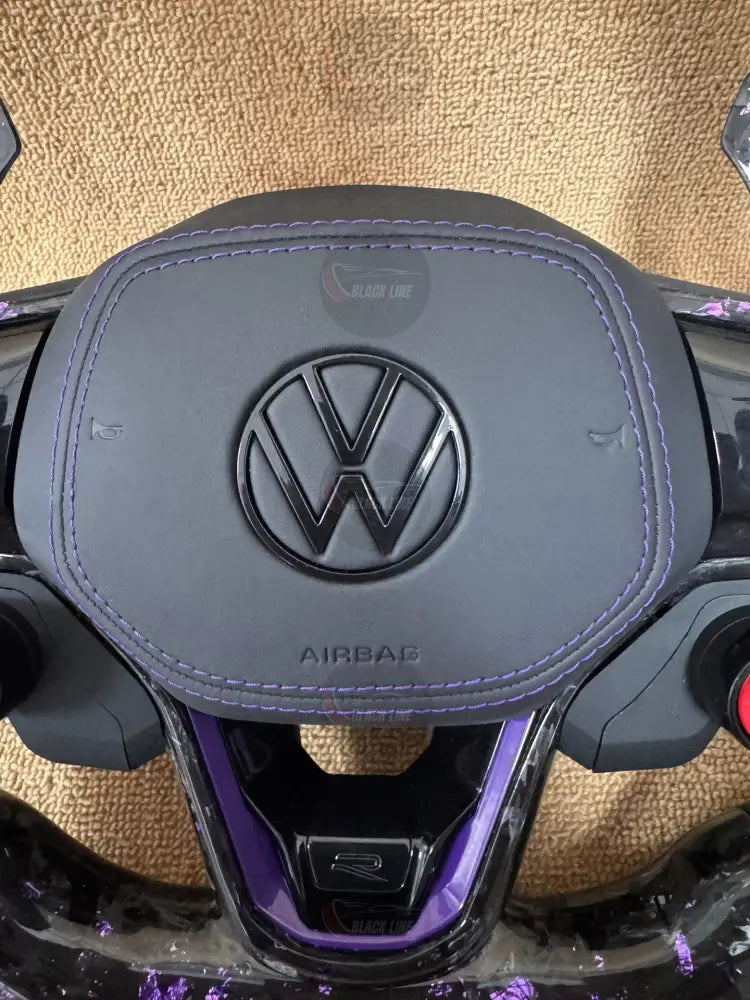 Volante Volkswagen R Performance Personalizado en Carbono Negro y Morado con Levas Multifunción Drive Select y
