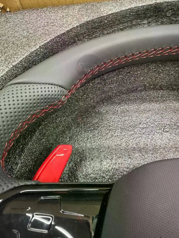 Volante Volkswagen R Performance en Negro Perforado con Levas Rojas Costuras Rojas y Multifunción